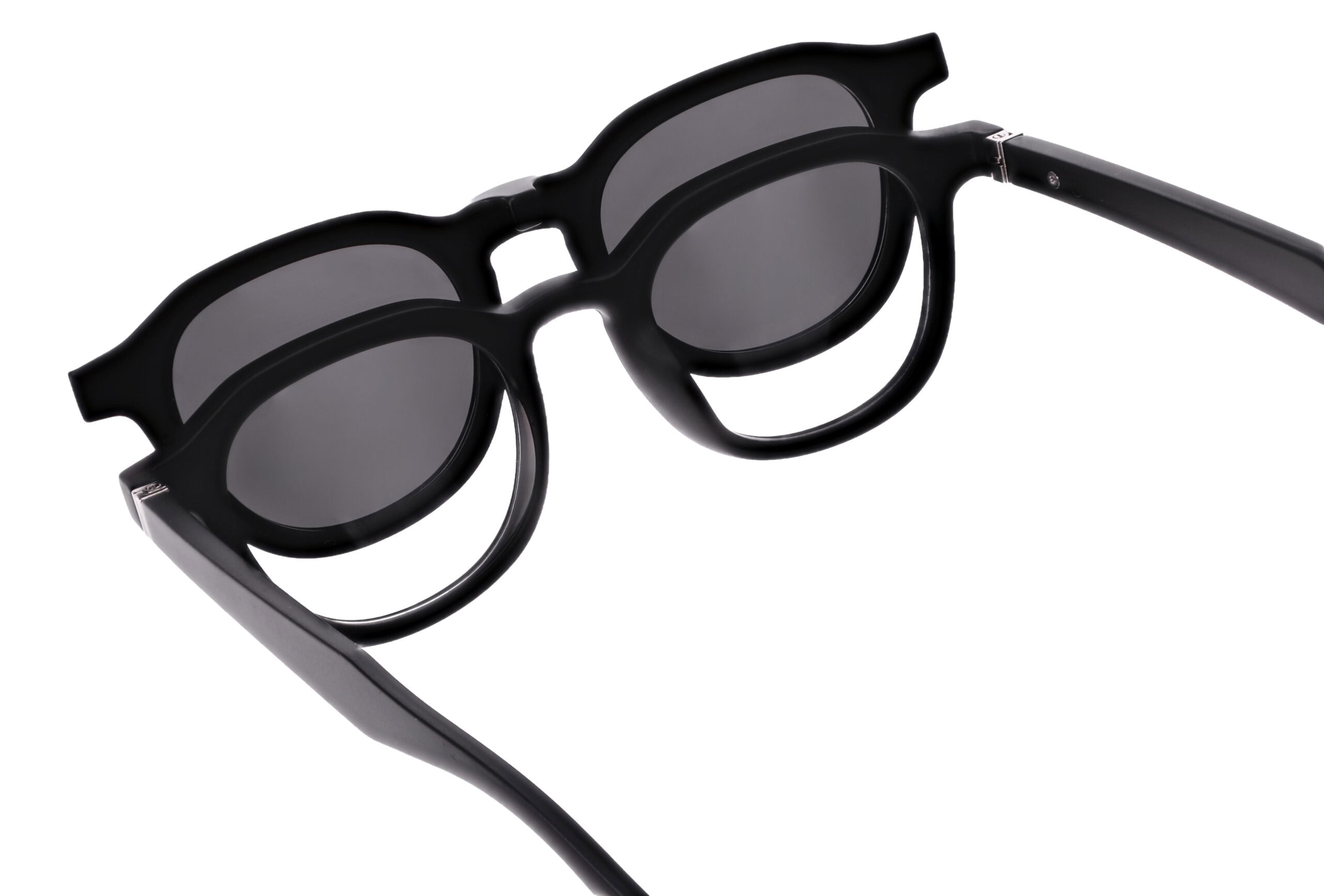 Vistanza Sun 5FM57, 5 Lens Kit, Matte Black. Angle-back with clip on up.